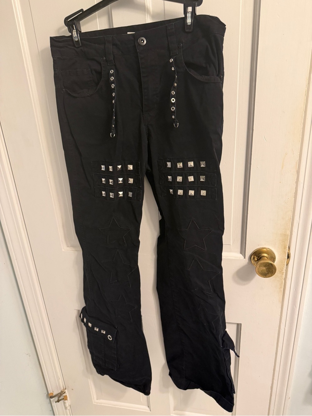 Hot Topic Black Straight-Leg Jeans with Stud & Star Details
